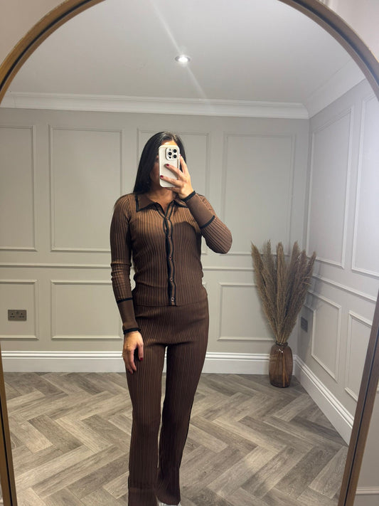 Brown and Black Ribbed Lounge Set