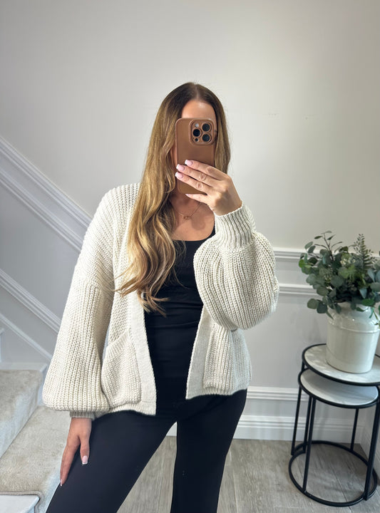 Cream short knit cardigan.